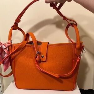 Genuine leather tote with crossbody option. No brand.